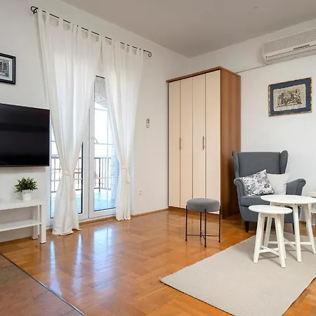 Nela Kalina * Jelsa (Hvar)