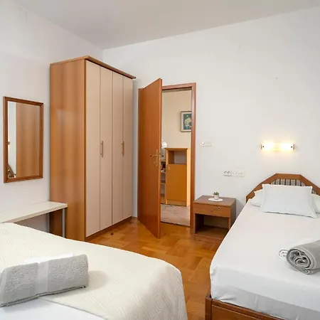 Apartment Nela Kalina Jelsa (Hvar)