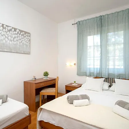 Nela Kalina Jelsa (Hvar)