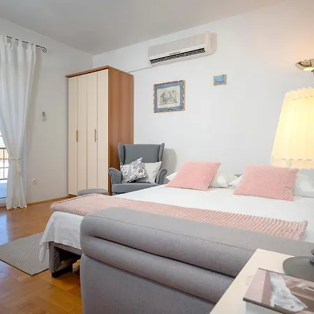 Nela Kalina Jelsa (Hvar)