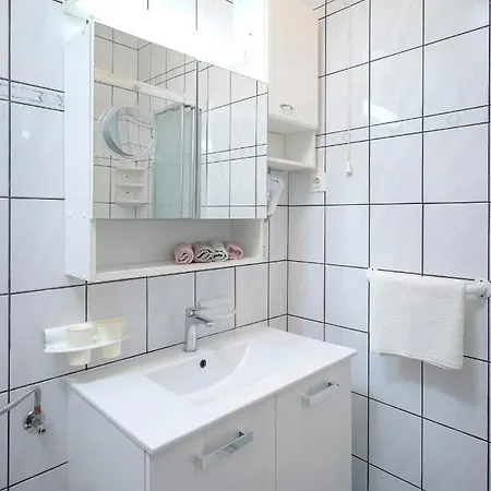 Nela Kalina * Jelsa (Hvar)