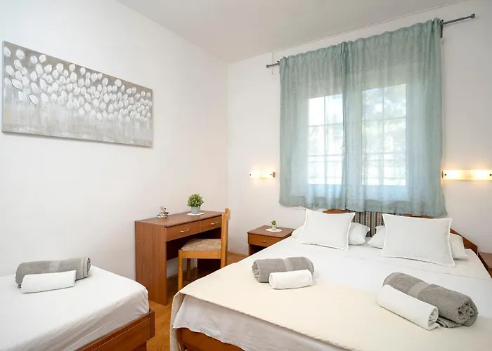 Nela Kalina Jelsa (Hvar)