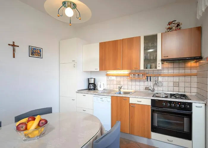 Nela Kalina Jelsa (Hvar)